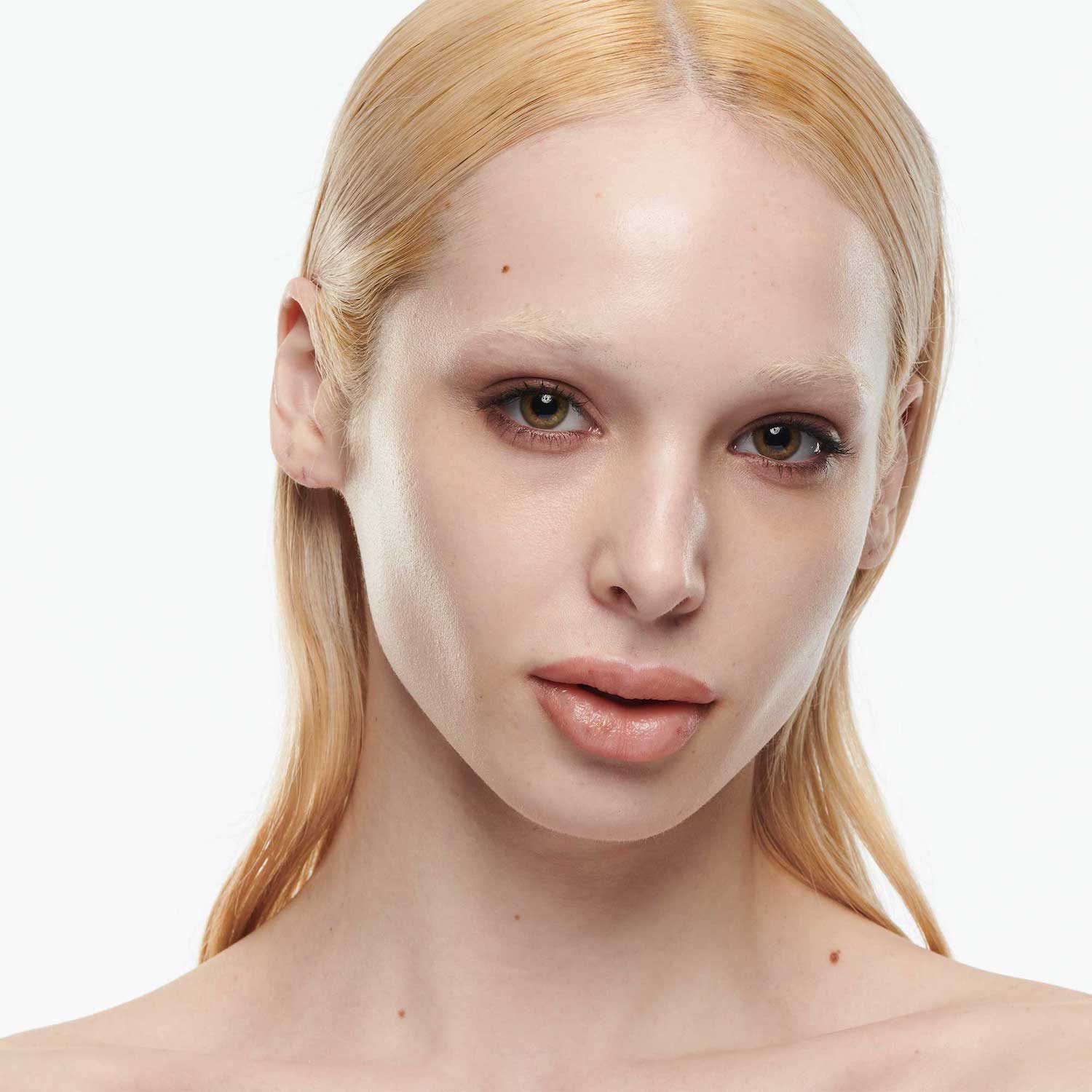 STUDIO RADIANCE SERUM-POWERED (BASE DE MAQUILLAJE PARA ROSTRO)